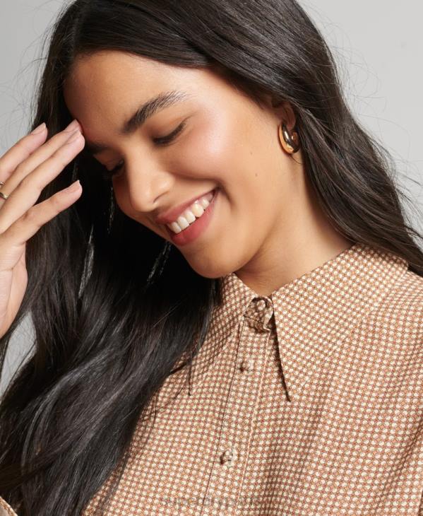 Superdry femmes chemise à manches longues à imprimé années 70 D64Z6515 vêtements brun