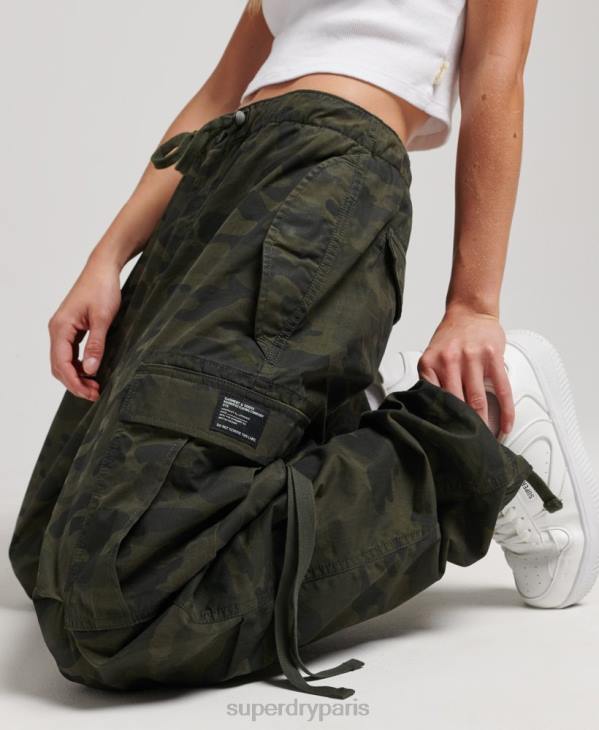 Superdry femmes pantalon adhérent parachute en coton bio D64Z2602 vêtements vert