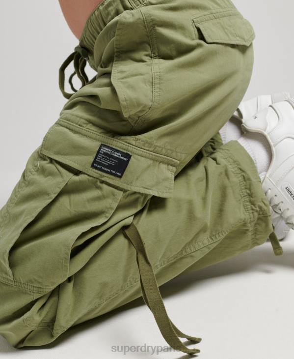 Superdry femmes pantalon adhérent parachute en coton bio D64Z2607 vêtements kaki
