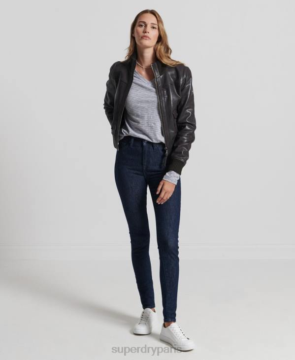Superdry femmes haut col v poche manches longues en coton bio D64Z6583 vêtements blanc