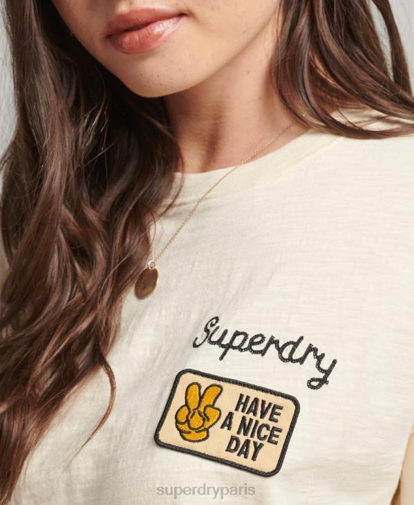 Superdry femmes t-shirt ample à patch logo 90s D64Z6230 vêtements crème