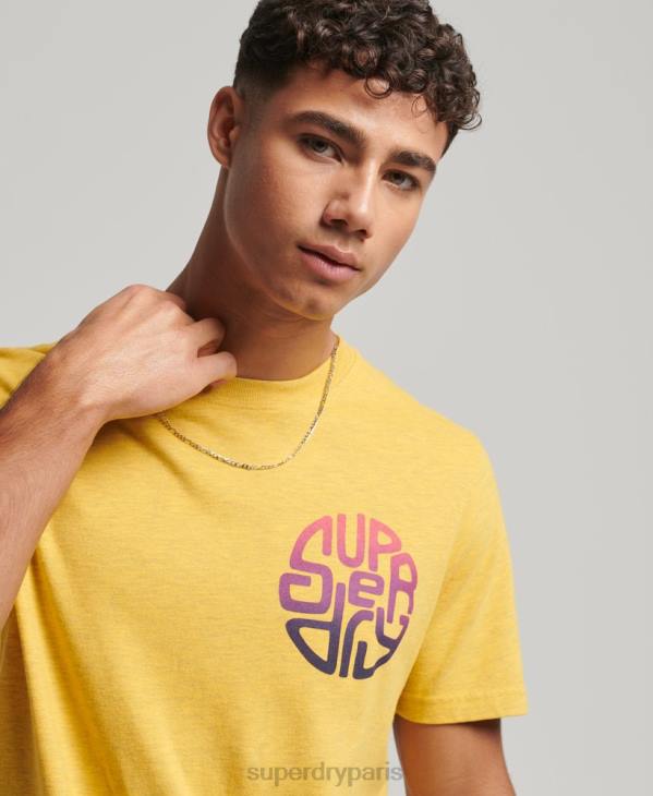 Superdry Hommes t-shirt autocollant de voyage vintage D64Z22 vêtements jaune