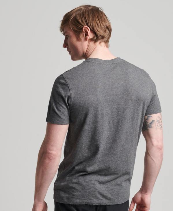 Superdry Hommes t-shirt col rond en coton bio à poche flammée D64Z4910 vêtements gris foncé