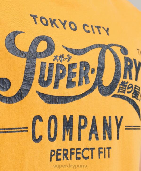 Superdry Hommes t-shirt d'université de style script D64Z4948 vêtements jaune