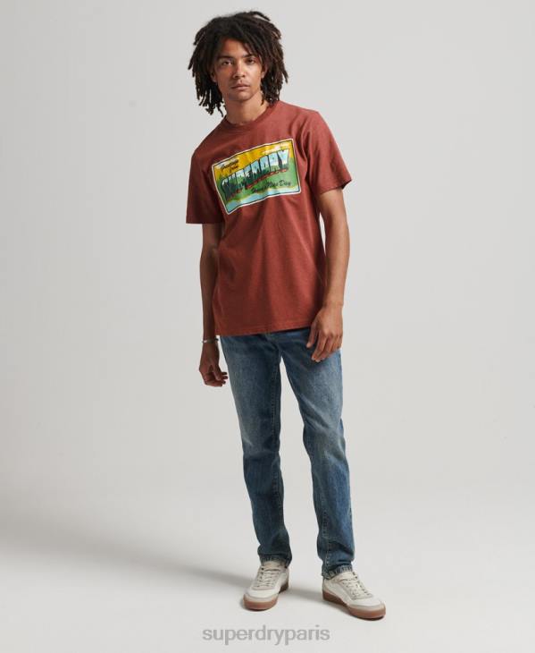 Superdry Hommes t-shirt graphique carte postale de voyage D64Z4820 vêtements rouge
